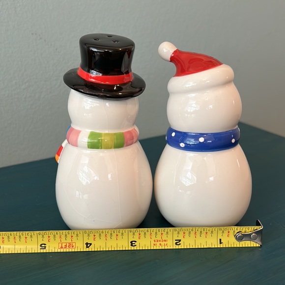 Cute Festive Snowman Salt & Pepper Shakers - Picture 3 of 5
